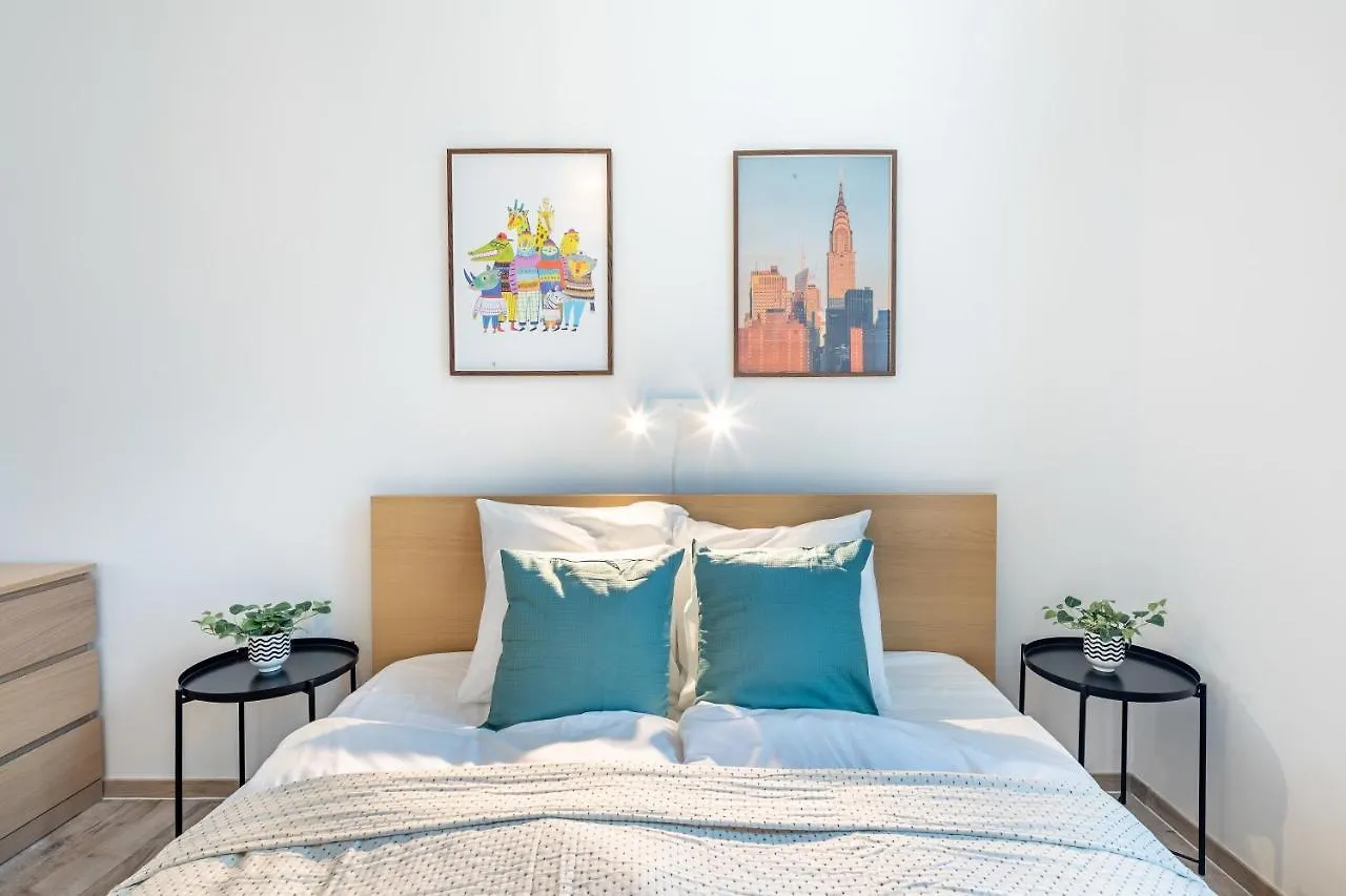 Super Central - Very Lively Area - In Gozsdu Budapest Apartment