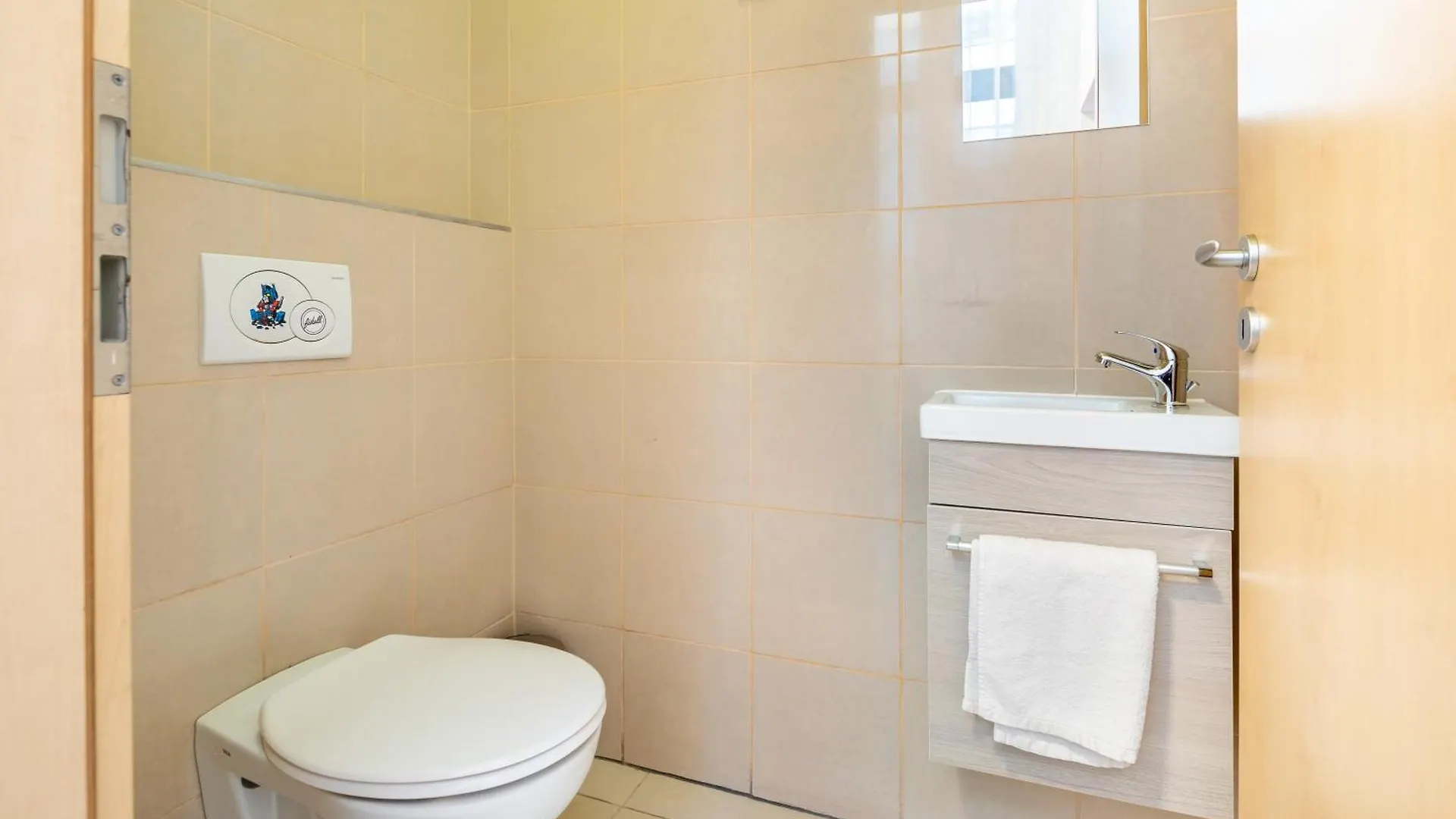 Super Central - Very Lively Area - In Gozsdu Budapest Apartment