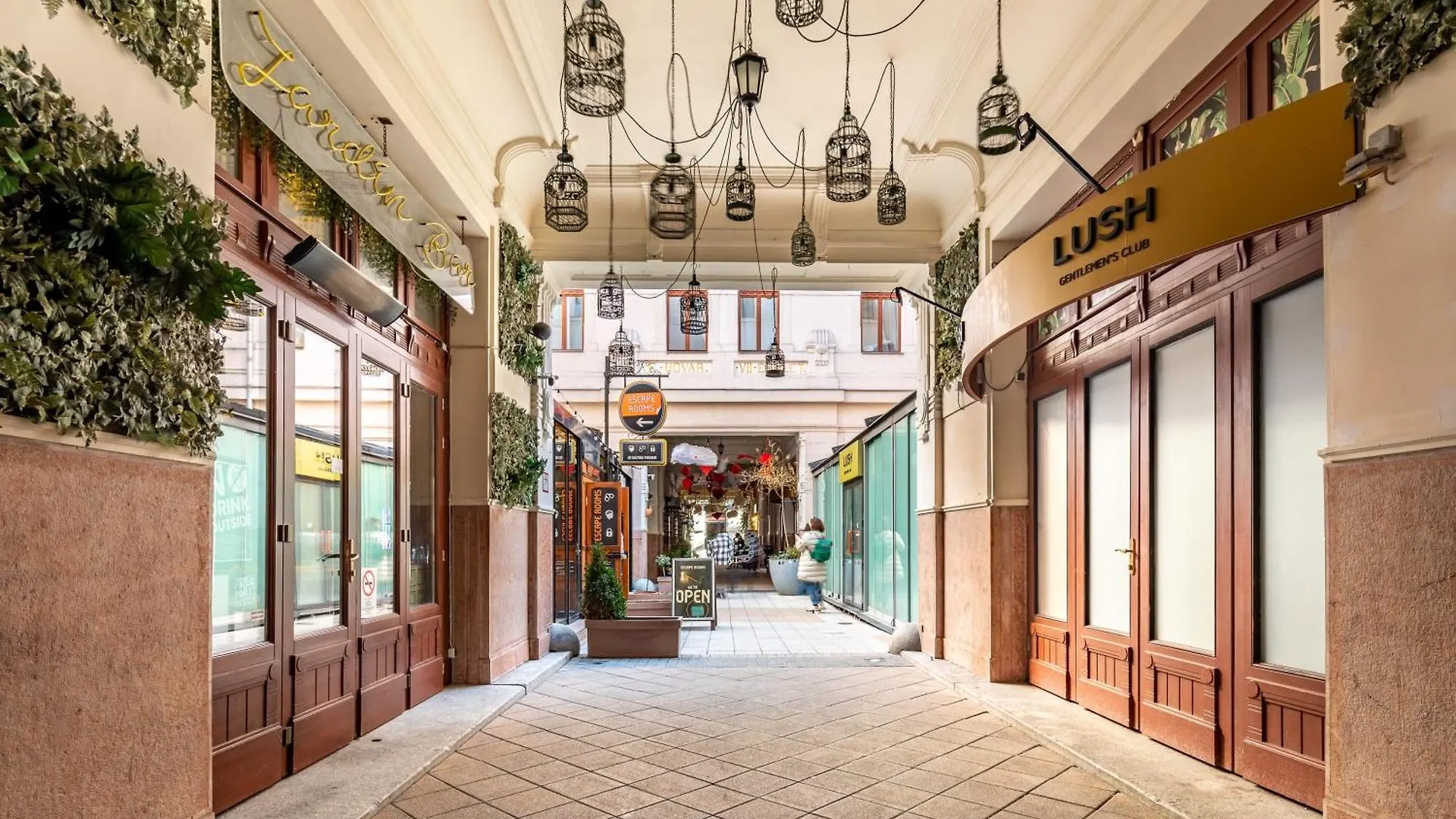 Apartment Super Central - Very Lively Area - In Gozsdu Budapest
