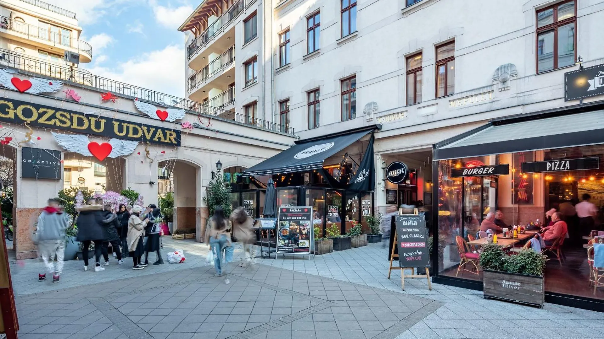Super Central - Very Lively Area - In Gozsdu Budapest
